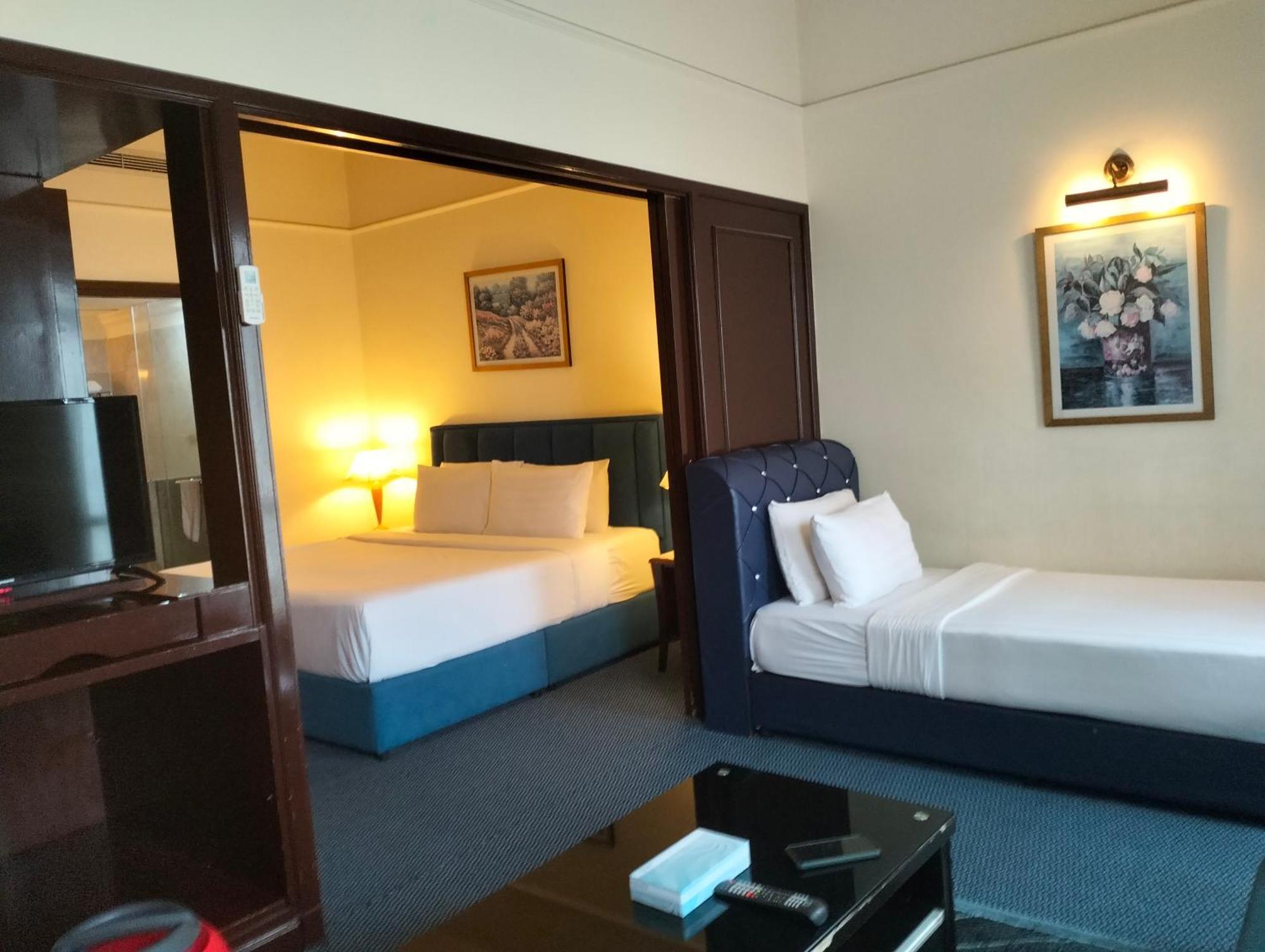 Berjaya Times Square Service By Luna Apartment *