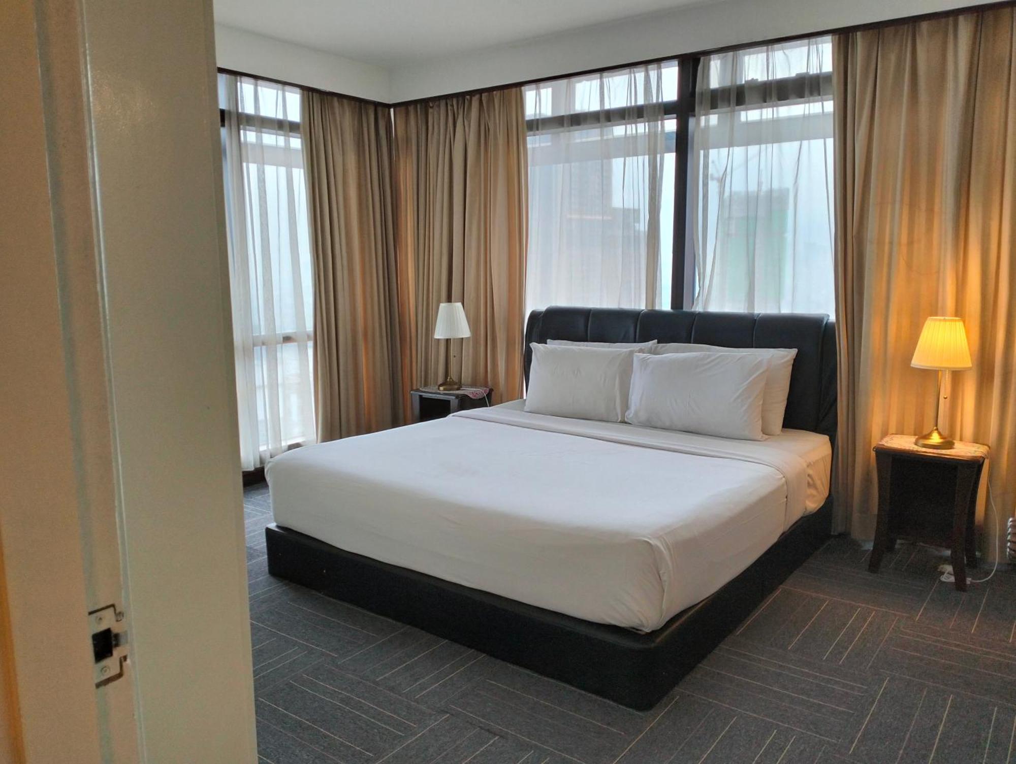 Berjaya Times Square Service By Luna Apartment